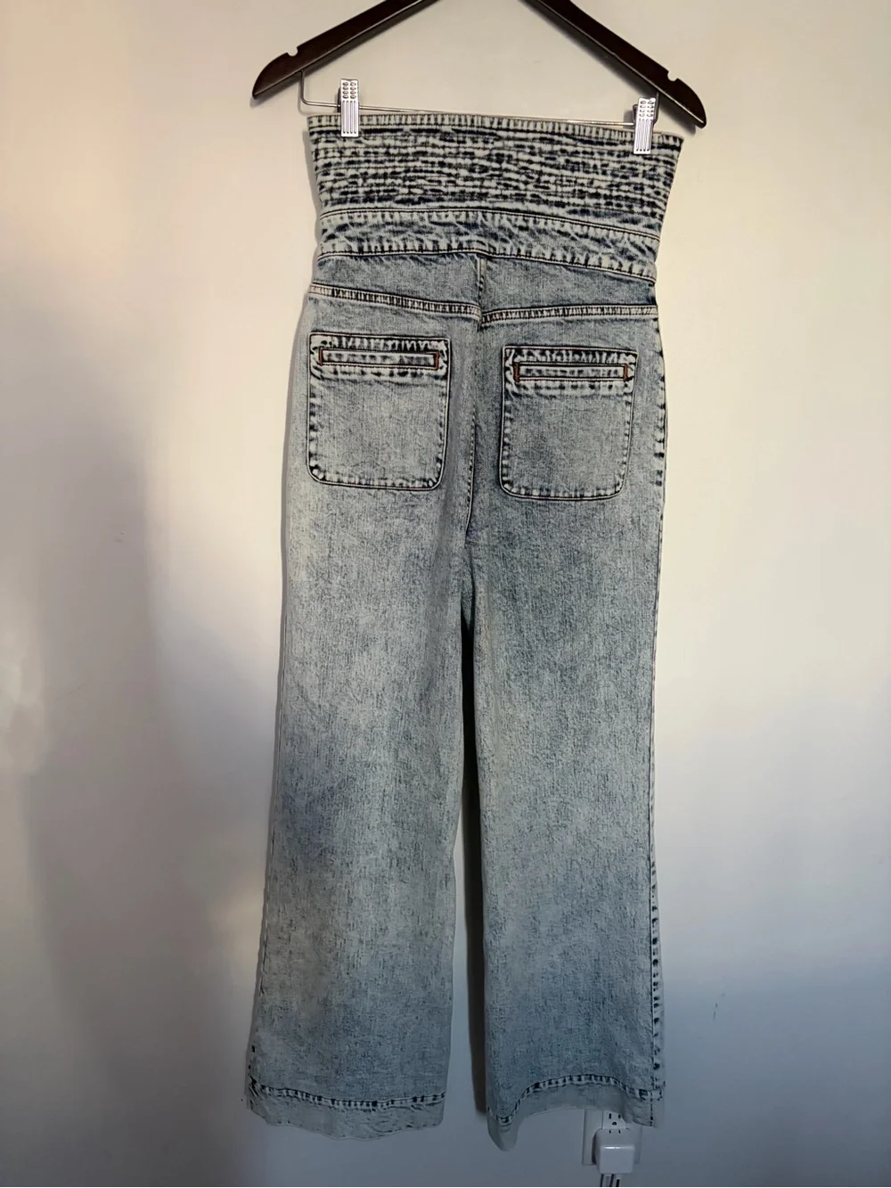 ULLA JOHNSON High-Waist Tie-Belt Wide-Leg Jeans - Light Acid Wash Blue - 6 - Picture 12 of 12